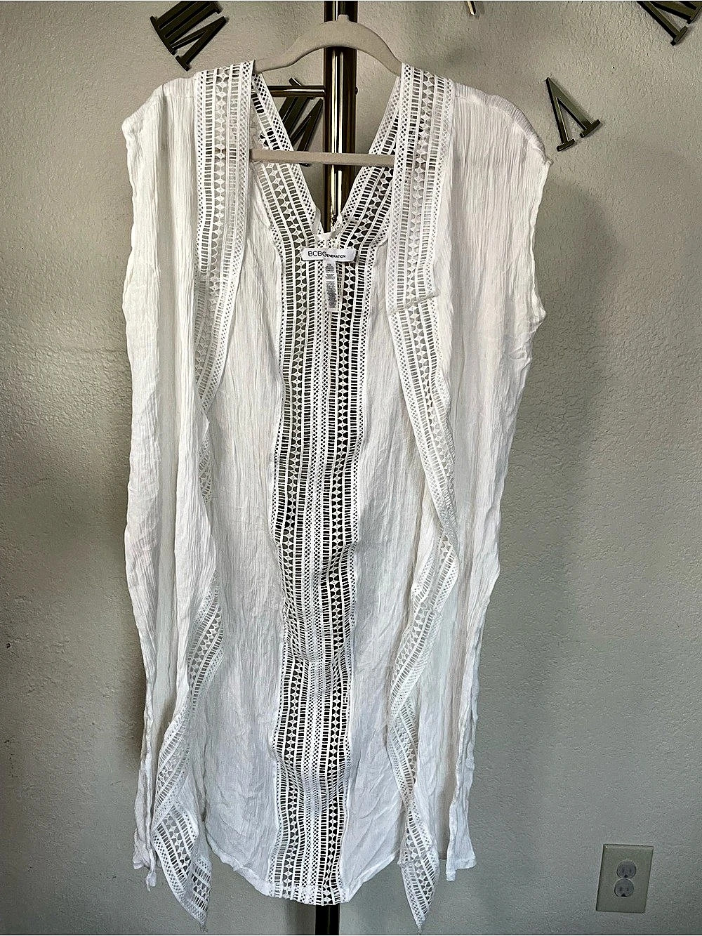 BCBGGeneration White Lace Tunic Like New